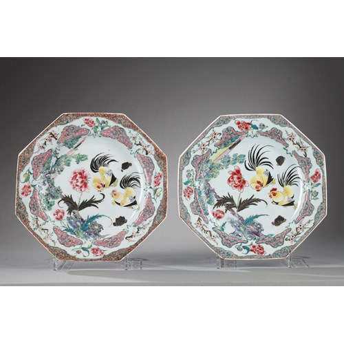 Pair of plates decorated with cockerels - Yongzheng period